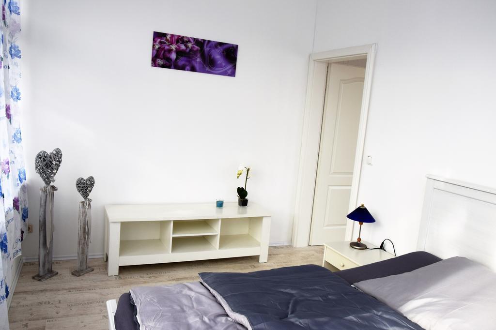 Urlaub Im Wintergarten Rostock-Lichtenhagen-Dorf Apartment ภายนอก รูปภาพ